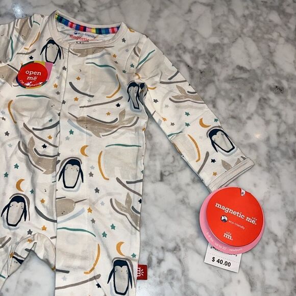 NWT MAGNETIC ME PENGUIN FOOTIE - Picture 5 of 5